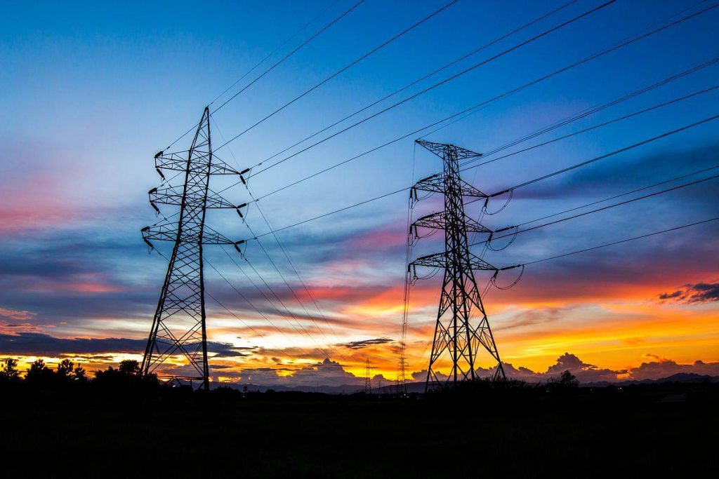 Zakup energii dla firm: przewodnik po etapach i pułapkach negocjacyjnych