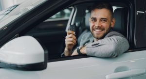 Ile naprawdę kosztuje nowe auto po wyjeździe z salonu?