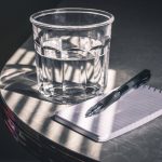 Fontanna wody pitnej – czym różni się od dystrybutora i gdzie sprawdza się najlepiej?