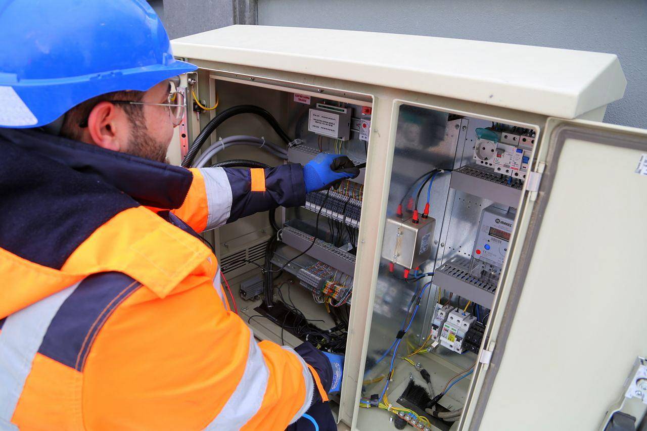 Instalație electrică sigură în 2026: tendințe noi în siguranțe electrice și întrerupătoare automate inteligente