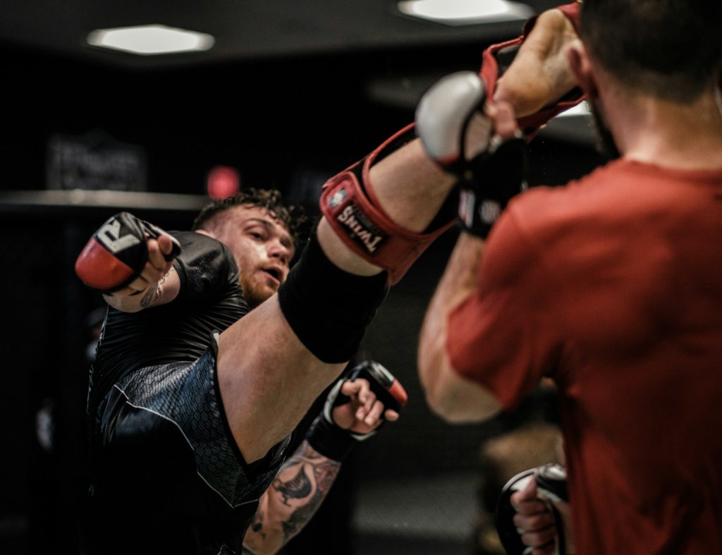 Jak wybrać idealne ochraniacze na piszczele do treningu kickboxingu?
