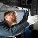Kiedy zrobić geometrię kół? Objawy i sytuacje, które tego wymagają